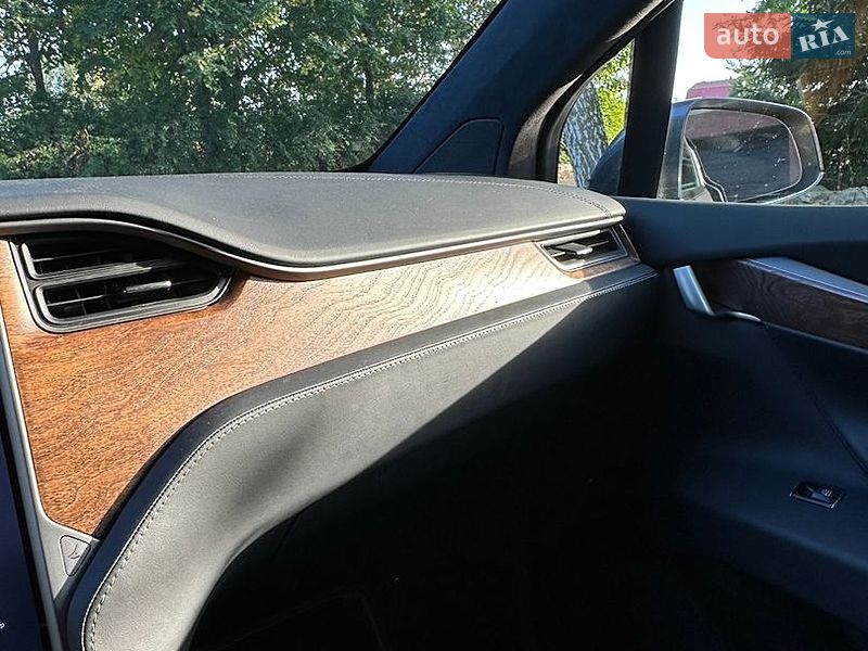 Внедорожник / Кроссовер Tesla Model X 2018 в Киеве