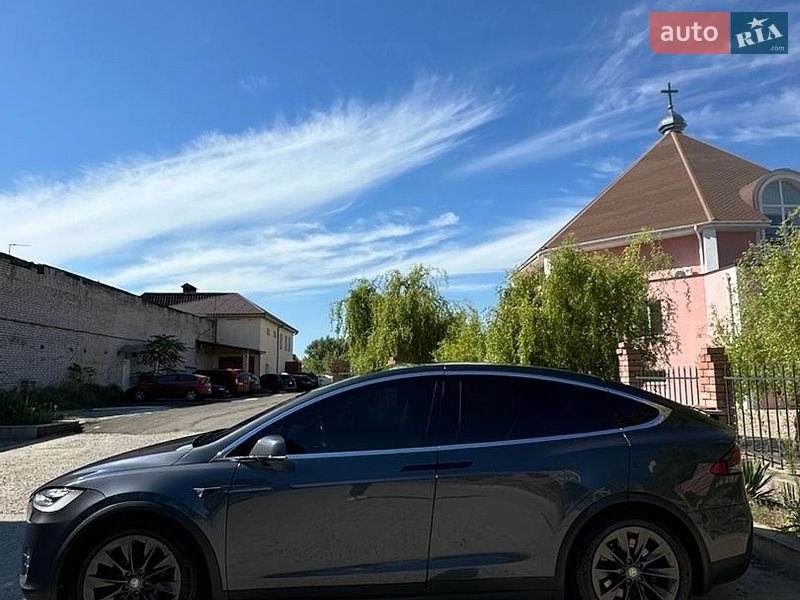 Позашляховик / Кросовер Tesla Model X 2016 в Кам'янському