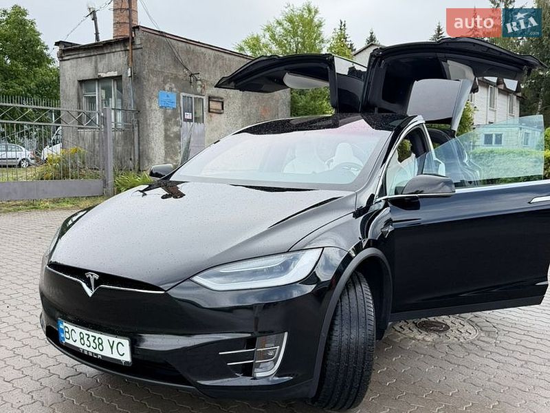 Позашляховик / Кросовер Tesla Model X 2019 в Львові