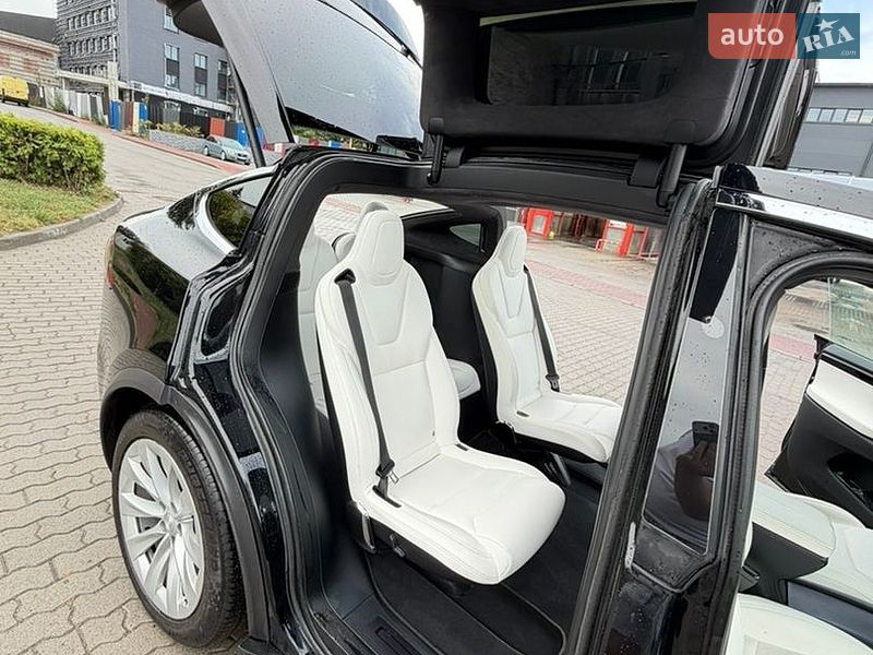 Позашляховик / Кросовер Tesla Model X 2019 в Львові