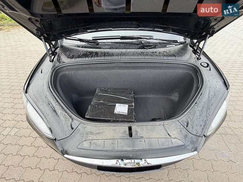 Позашляховик / Кросовер Tesla Model X 2019 в Львові