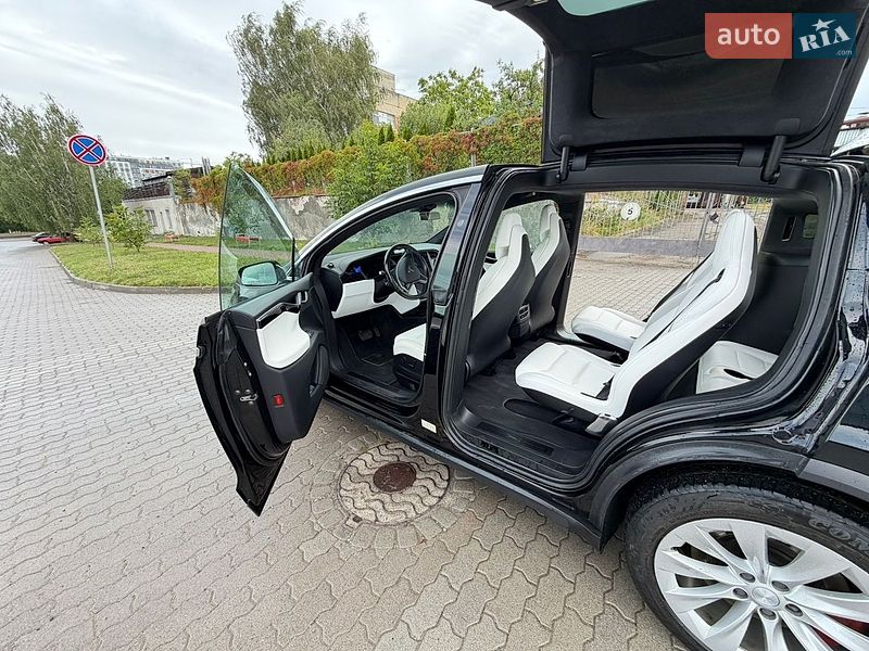 Позашляховик / Кросовер Tesla Model X 2019 в Львові