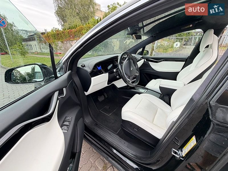 Позашляховик / Кросовер Tesla Model X 2019 в Львові