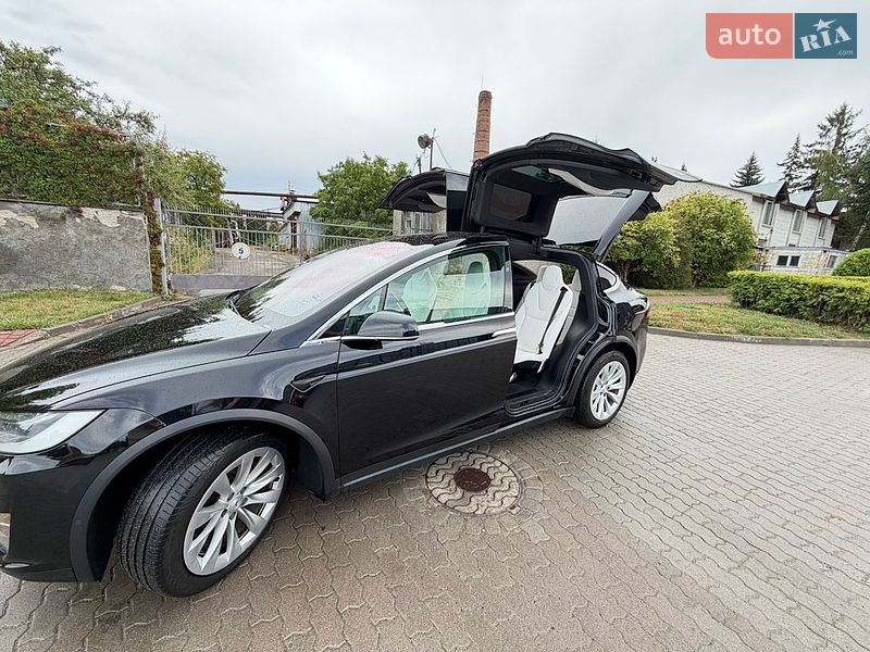 Позашляховик / Кросовер Tesla Model X 2019 в Львові