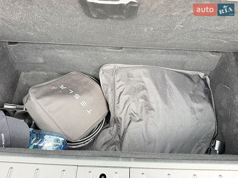 Позашляховик / Кросовер Tesla Model X 2019 в Львові