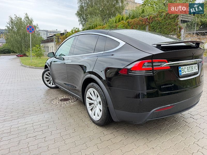 Позашляховик / Кросовер Tesla Model X 2019 в Львові