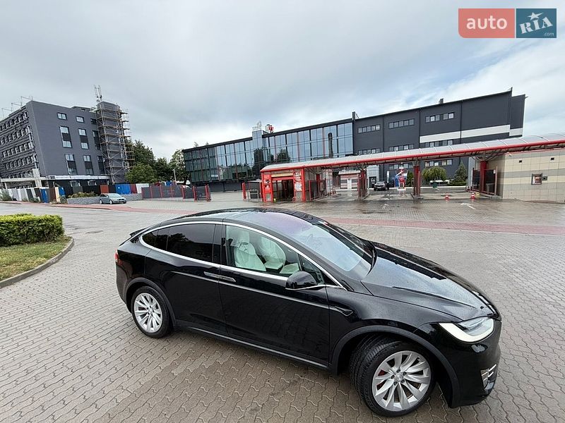 Позашляховик / Кросовер Tesla Model X 2019 в Львові
