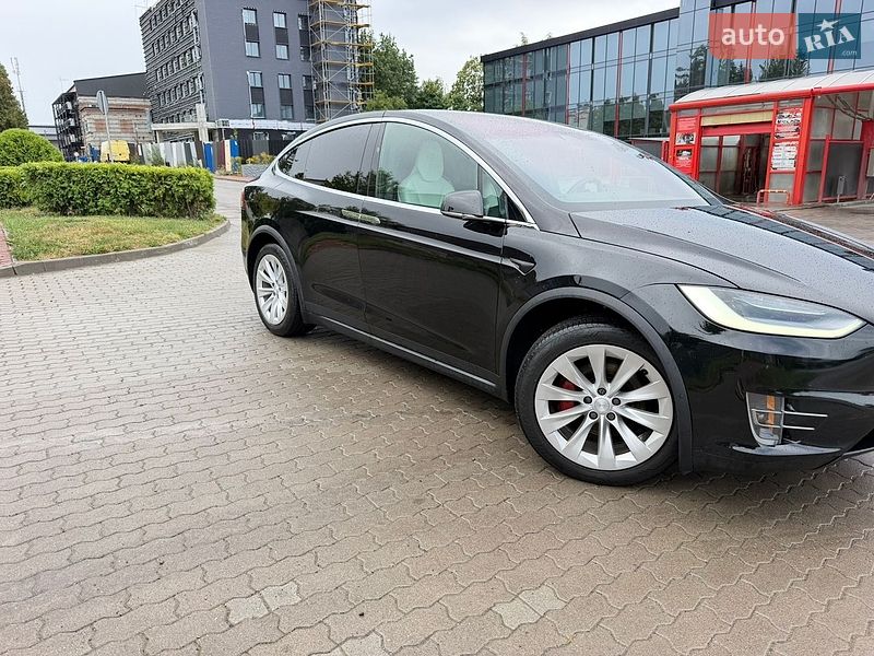 Позашляховик / Кросовер Tesla Model X 2019 в Львові