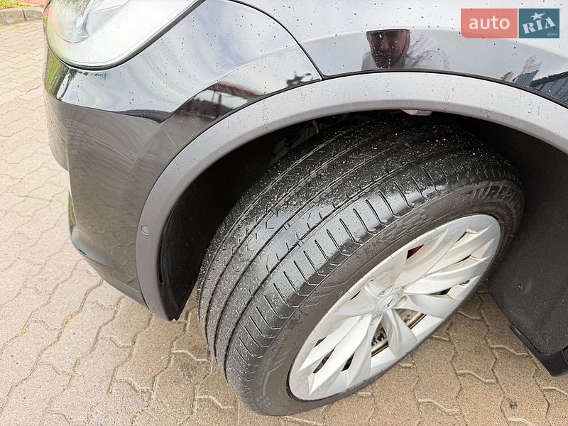 Позашляховик / Кросовер Tesla Model X 2019 в Львові