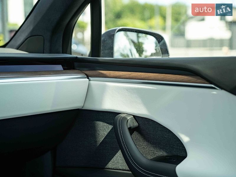 Позашляховик / Кросовер Tesla Model X 2022 в Чернівцях