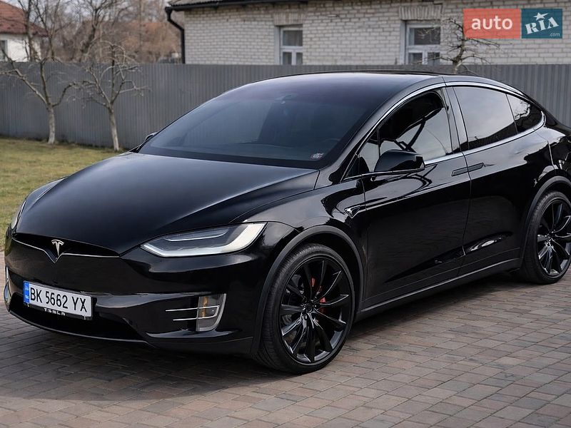 Tesla Model X, photos from the listing
