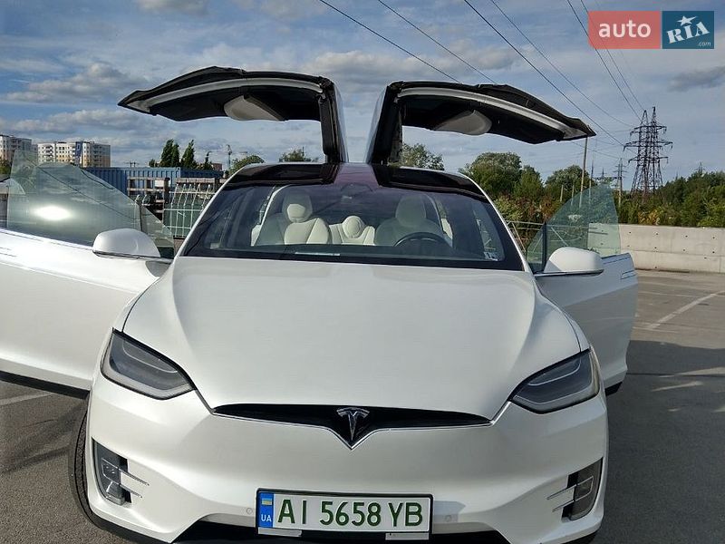 Tesla Model X 2021