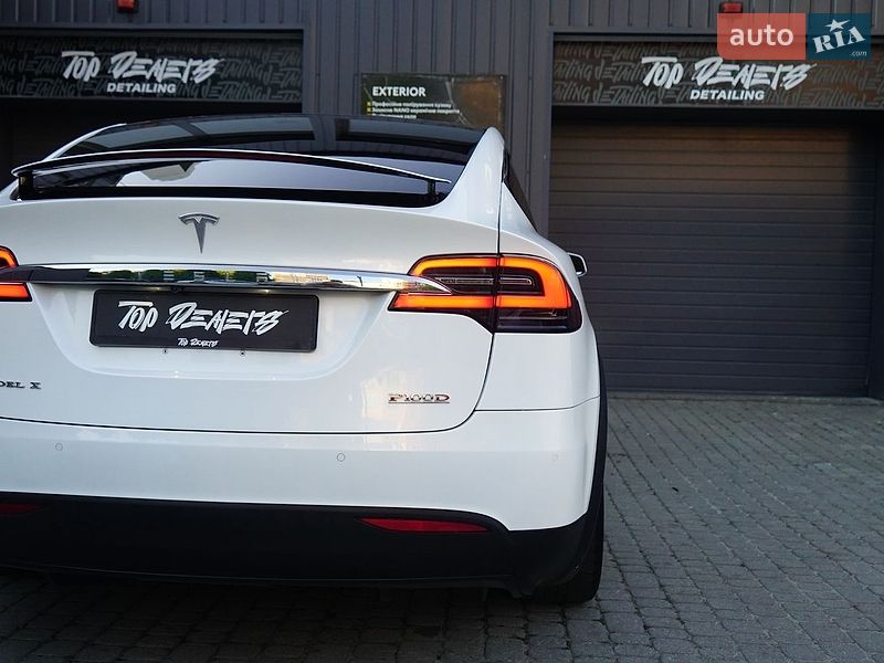 Позашляховик / Кросовер Tesla Model X 2016 в Львові