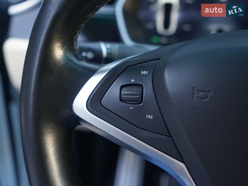 Позашляховик / Кросовер Tesla Model X 2016 в Львові