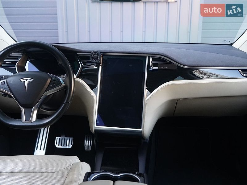 Позашляховик / Кросовер Tesla Model X 2016 в Львові