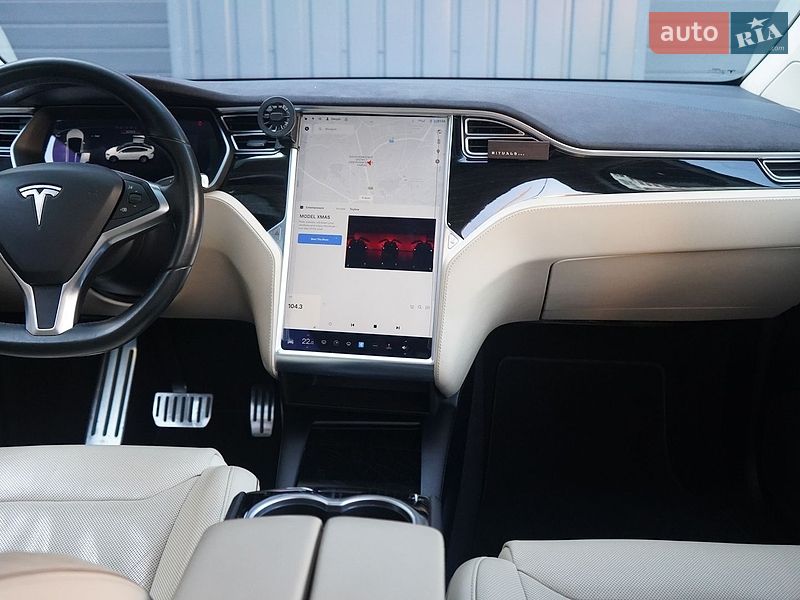 Позашляховик / Кросовер Tesla Model X 2016 в Львові