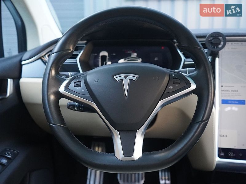 Позашляховик / Кросовер Tesla Model X 2016 в Львові