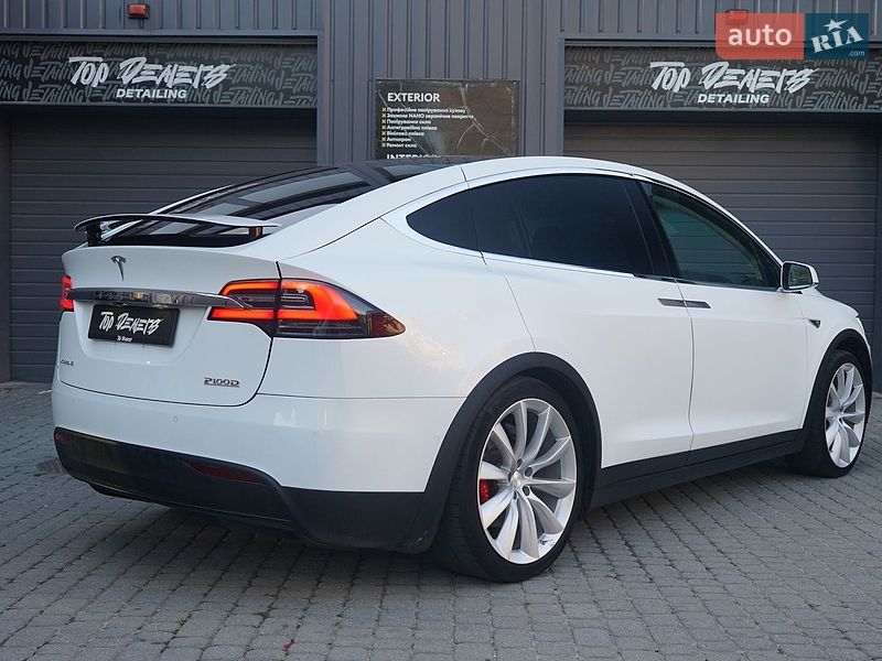 Позашляховик / Кросовер Tesla Model X 2016 в Львові