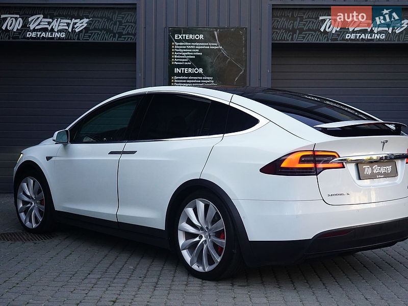 Позашляховик / Кросовер Tesla Model X 2016 в Львові
