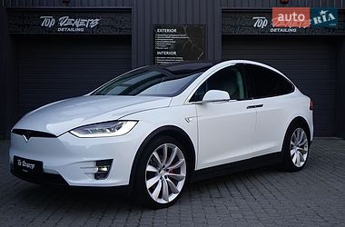 Позашляховик / Кросовер Tesla Model X 2016 в Львові