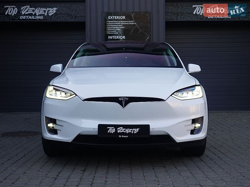 Позашляховик / Кросовер Tesla Model X 2016 в Львові