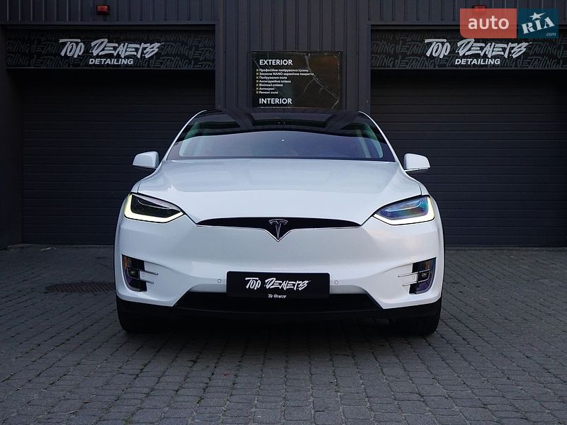 Позашляховик / Кросовер Tesla Model X 2016 в Львові