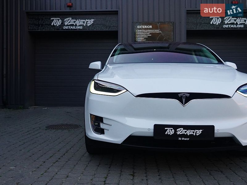 Позашляховик / Кросовер Tesla Model X 2016 в Львові