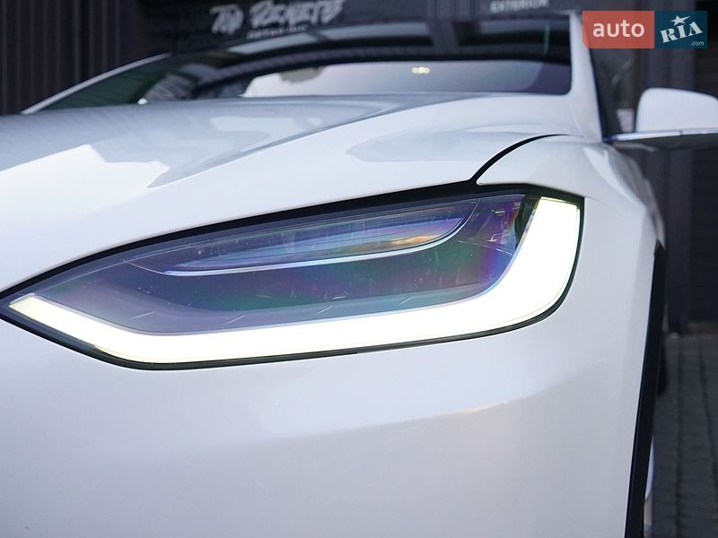 Позашляховик / Кросовер Tesla Model X 2016 в Львові