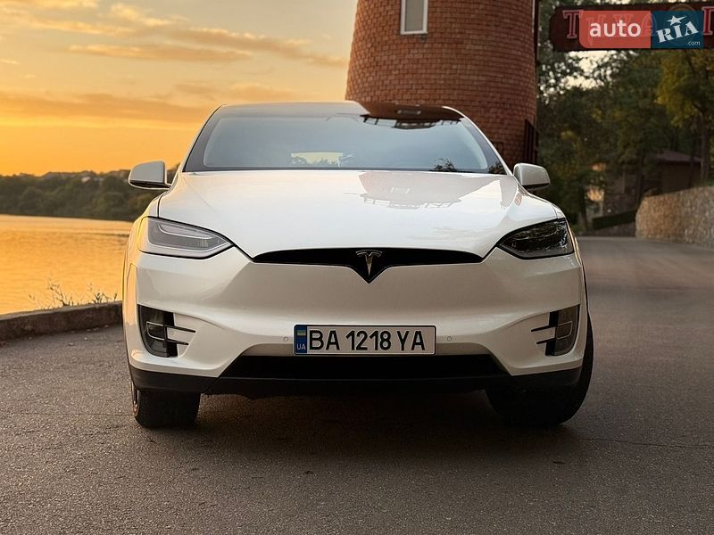 Позашляховик / Кросовер Tesla Model X 2017 в Кропивницькому