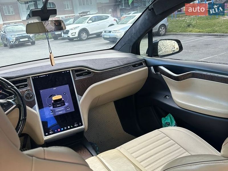 Позашляховик / Кросовер Tesla Model X 2016 в Чернігові