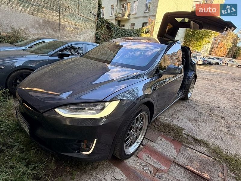 Позашляховик / Кросовер Tesla Model X 2018 в Києві