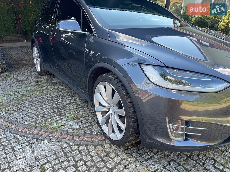 Tesla Model X 2018