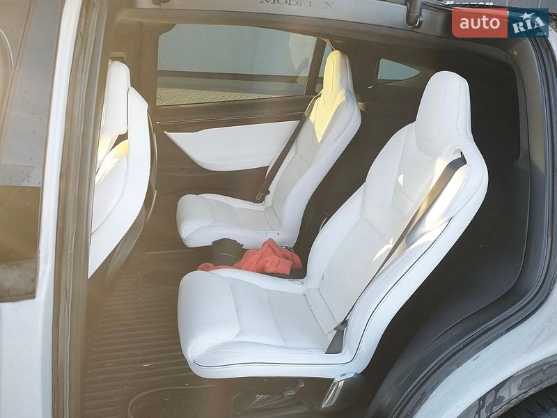 Позашляховик / Кросовер Tesla Model X 2016 в Бориславі