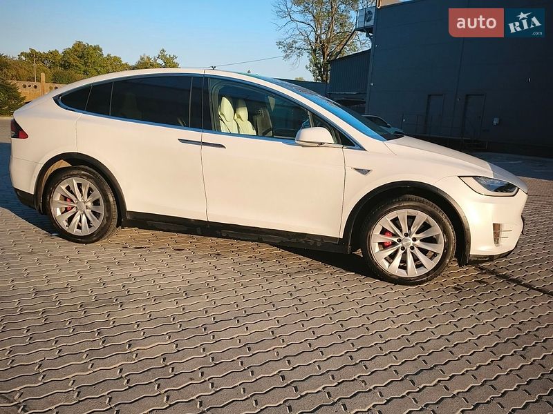 Позашляховик / Кросовер Tesla Model X 2016 в Бориславі