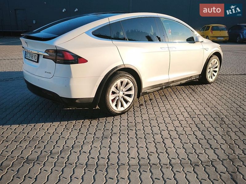 Позашляховик / Кросовер Tesla Model X 2016 в Бориславі