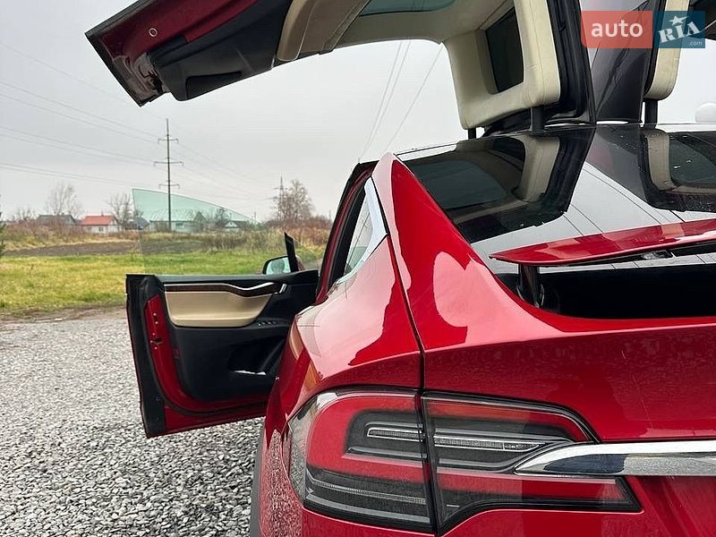 Позашляховик / Кросовер Tesla Model X 2016 в Дубні