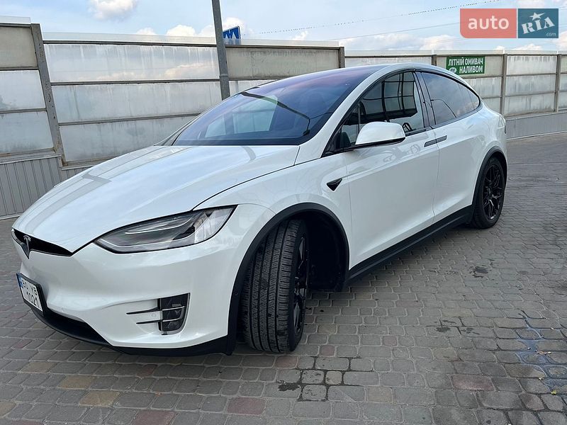 Позашляховик / Кросовер Tesla Model X 2020 в Тернополі