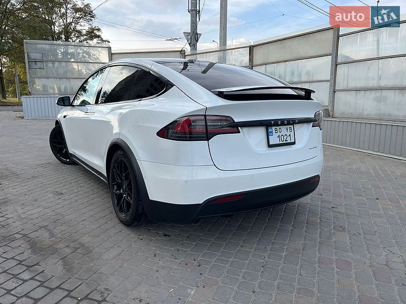 Позашляховик / Кросовер Tesla Model X 2020 в Тернополі