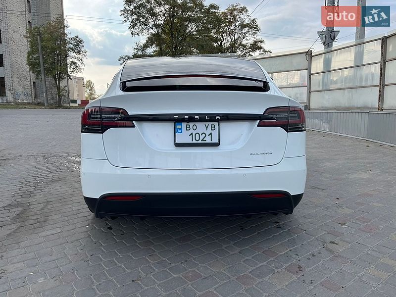 Позашляховик / Кросовер Tesla Model X 2020 в Тернополі
