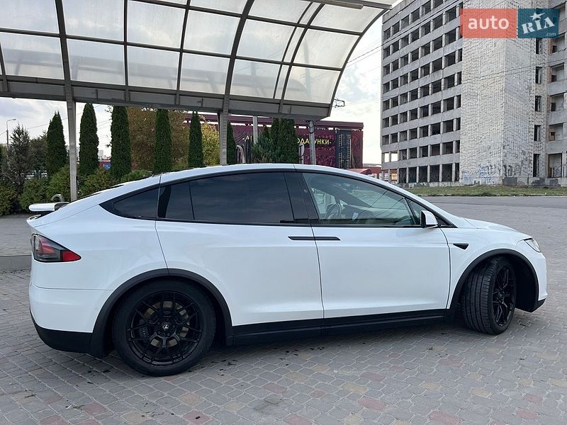 Позашляховик / Кросовер Tesla Model X 2020 в Тернополі