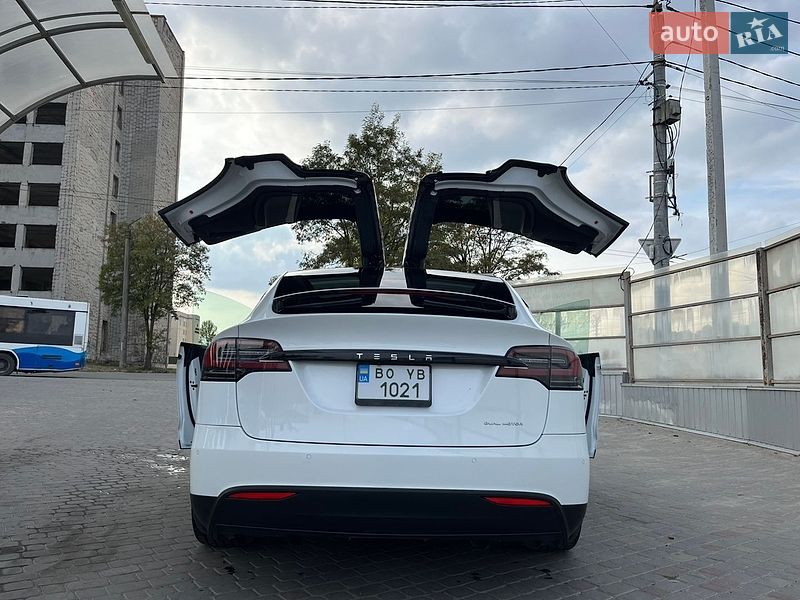 Позашляховик / Кросовер Tesla Model X 2020 в Тернополі