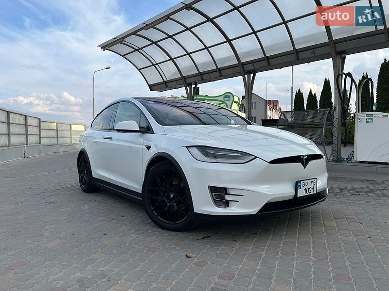Позашляховик / Кросовер Tesla Model X 2020 в Тернополі