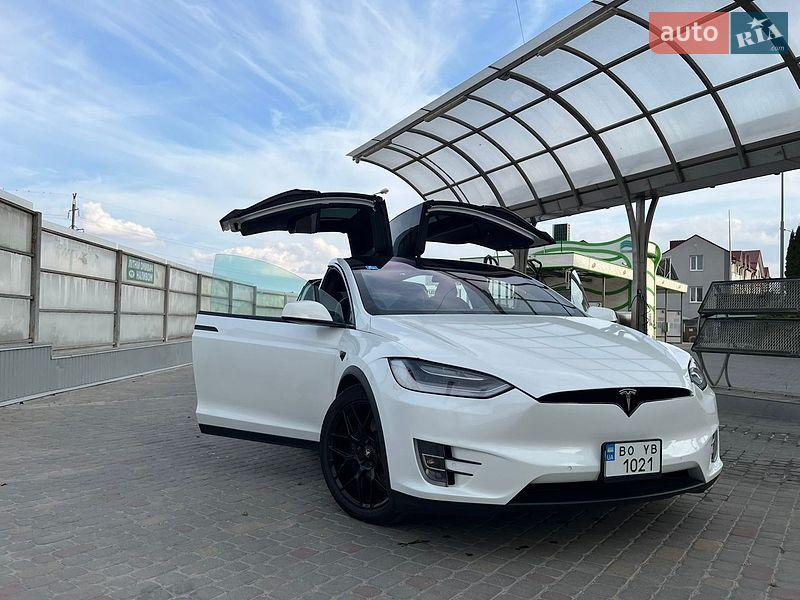 Позашляховик / Кросовер Tesla Model X 2020 в Тернополі