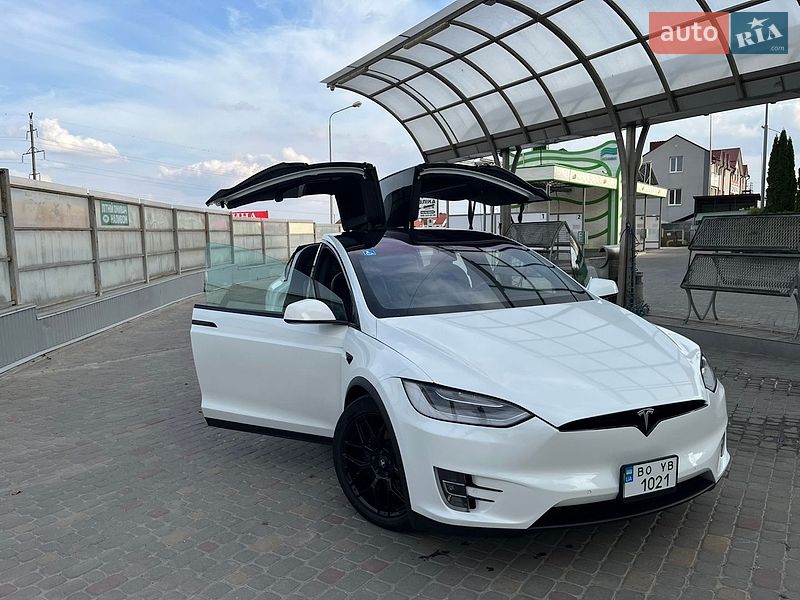 Позашляховик / Кросовер Tesla Model X 2020 в Тернополі