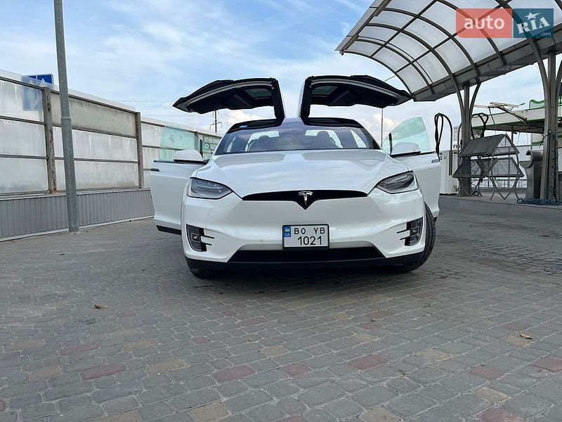 Позашляховик / Кросовер Tesla Model X 2020 в Тернополі