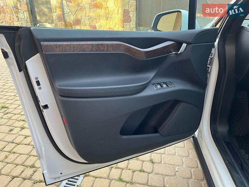 Позашляховик / Кросовер Tesla Model X 2020 в Тернополі