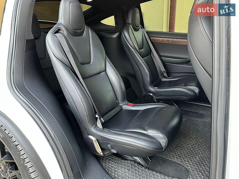 Позашляховик / Кросовер Tesla Model X 2020 в Тернополі