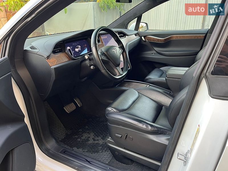 Позашляховик / Кросовер Tesla Model X 2020 в Тернополі