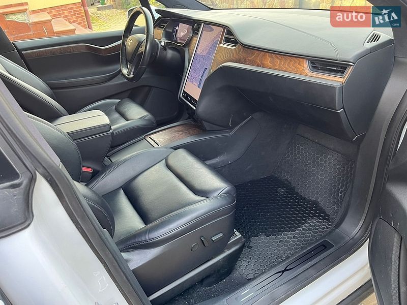 Позашляховик / Кросовер Tesla Model X 2020 в Тернополі