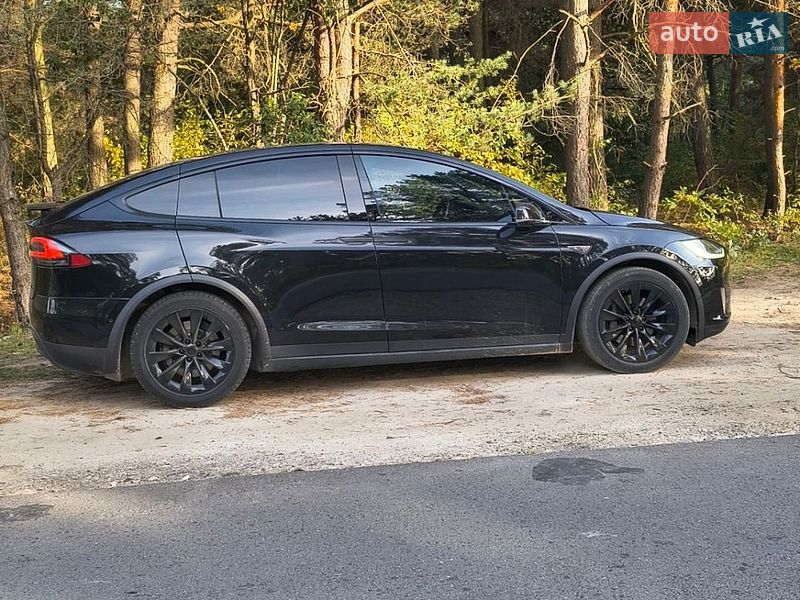 Внедорожник / Кроссовер Tesla Model X 2016 в Новояворовске